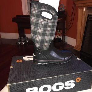 Women’s Bogs size 7, winter plaid!